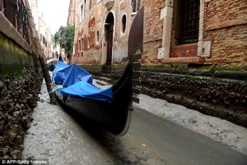 Szomorú látvánnyal fogadja Velence a turistákat