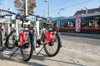 Mobilitási pont segíti az átszálló utasokat Bécsben